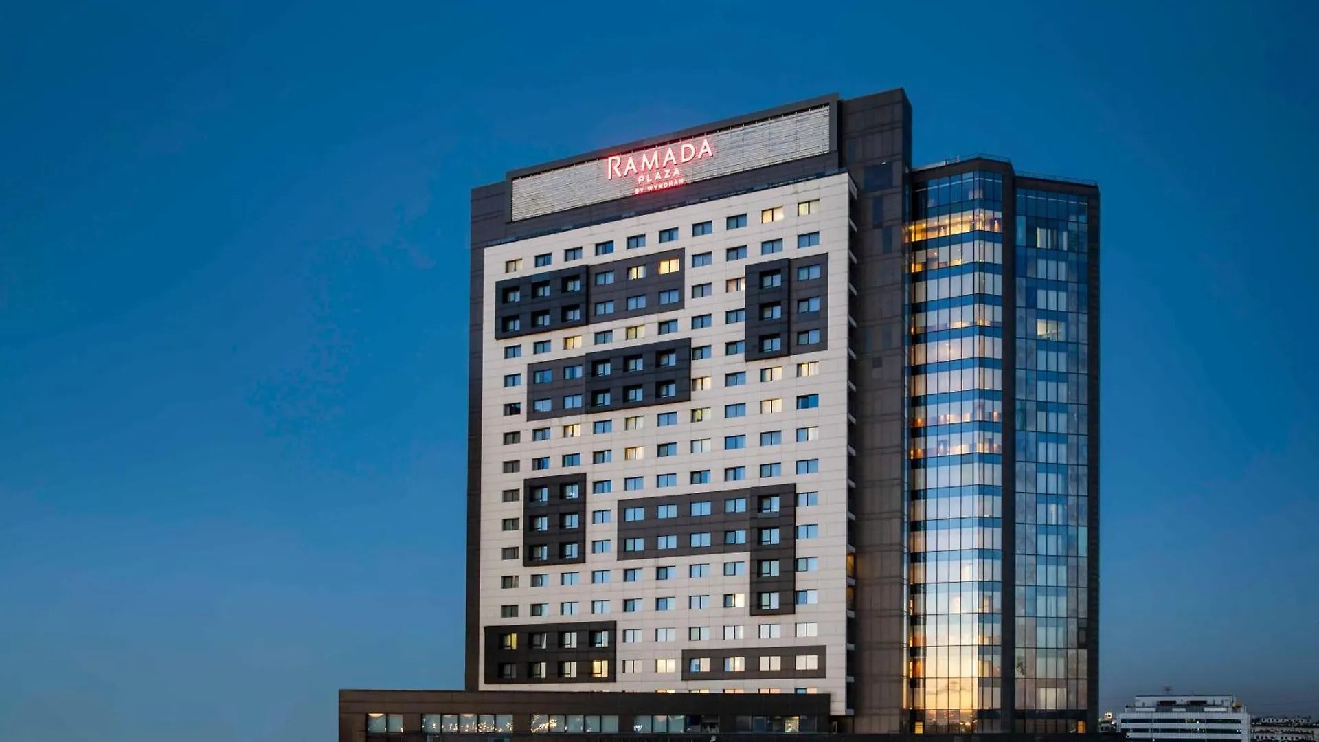 Hotel Ramada Plaza By Wyndham Istanbul Tekstilkent 5*,